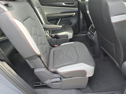 New 2026 Volkswagen Atlas Peak Edition image 18