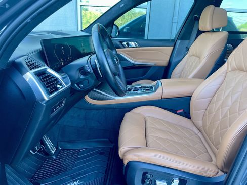 Used 2024 BMW X7 xDrive40i w/ M Sport Package AWD/4WD image 14