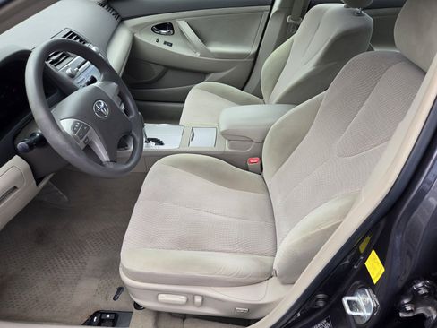 Used 2011 Toyota Camry LE FWD image 14