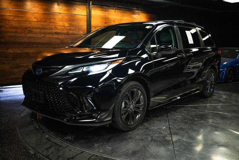 Used 2024 Toyota Sienna XSE w/ XSE Plus Package FWD image 2