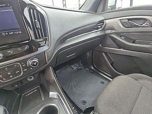 Used 2023 Chevrolet Traverse LT image 36