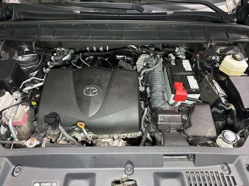 Used 2022 Toyota Highlander XLE image 7