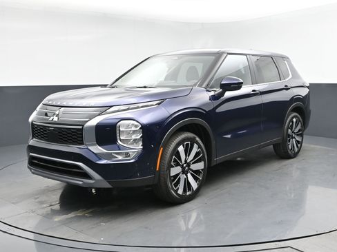 New 2025 Mitsubishi Outlander SE image 1