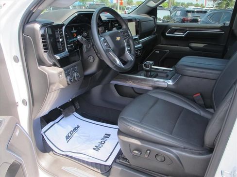 Used 2025 Chevrolet Silverado 1500 LTZ w/ Z71 Off-Road Package AWD/4WD image 9