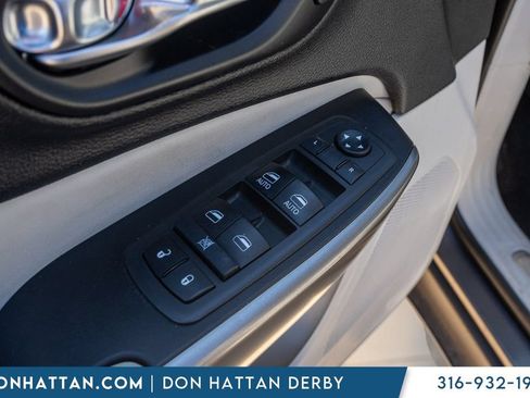 Used 2019 Jeep Cherokee Limited w/ Luxury Group FWD image 14