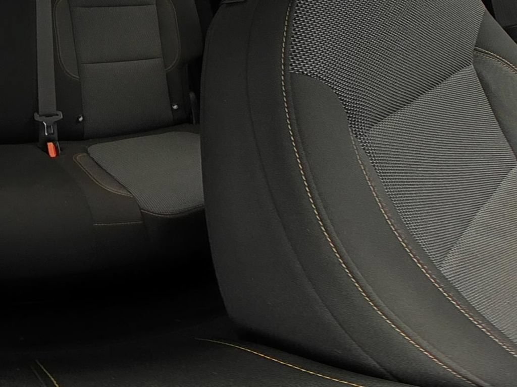 Used 2021 Chevrolet Traverse LS FWD image 14