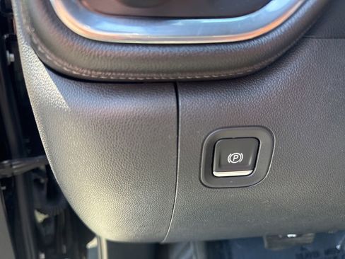 Used 2022 Chevrolet Silverado 1500 LT AWD/4WD image 21