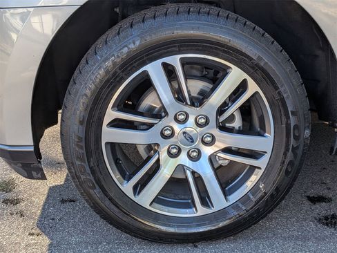 Used 2023 Ford Expedition Limited image 10