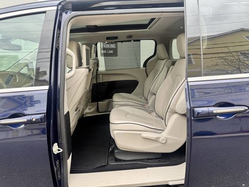 Used 2018 Chrysler Pacifica Limited w/ Advanced Safetytec Group image 22