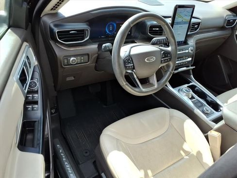 Used 2020 Ford Explorer Platinum w/ Premium Technology Package AWD/4WD image 19