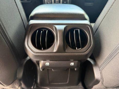 Used 2023 Jeep Gladiator Sport image 13