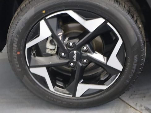 Used 2024 Kia Seltos EX FWD image 11