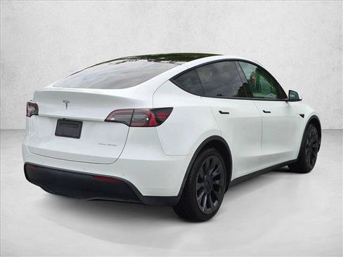 Used 2021 Tesla Model Y Long Range AWD/4WD image 5