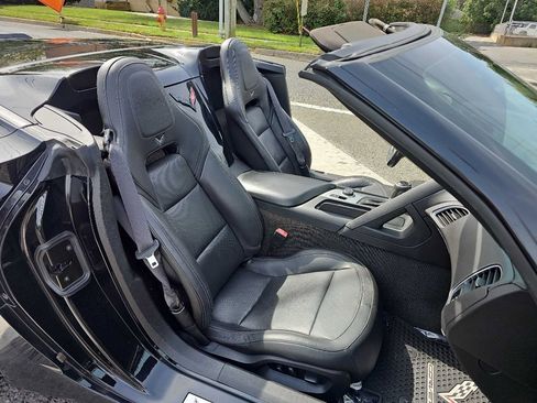 Used 2018 Chevrolet Corvette Stingray Convertible w/ 2LT Preferred Equipment Group image 17
