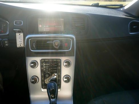 Used 2018 Volvo V60 T5 Cross Country w/ Convenience Package image 24