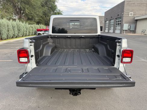 Used 2023 Jeep Gladiator Rubicon w/ Trailer Tow Package AWD/4WD image 14