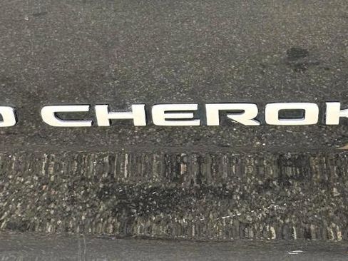 Used 2024 Jeep Grand Cherokee L Limited w/ Luxury Tech Group II AWD/4WD image 8