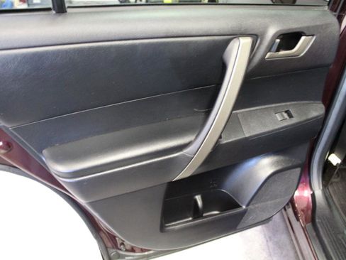 Used 2011 Toyota Highlander SE w/ Convenience Pkg AWD/4WD image 23