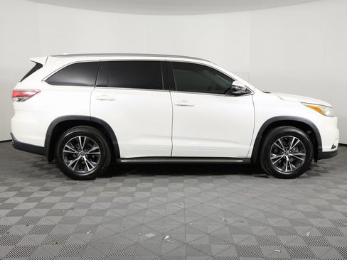 Used 2016 Toyota Highlander XLE image 4
