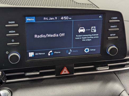 Used 2023 Hyundai Elantra SEL image 21