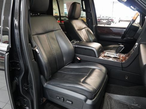 Used 2015 Lincoln Navigator 4WD image 26