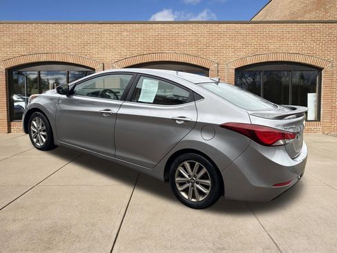 Used 2015 Hyundai Elantra SE w/ Option Group 03 image 3