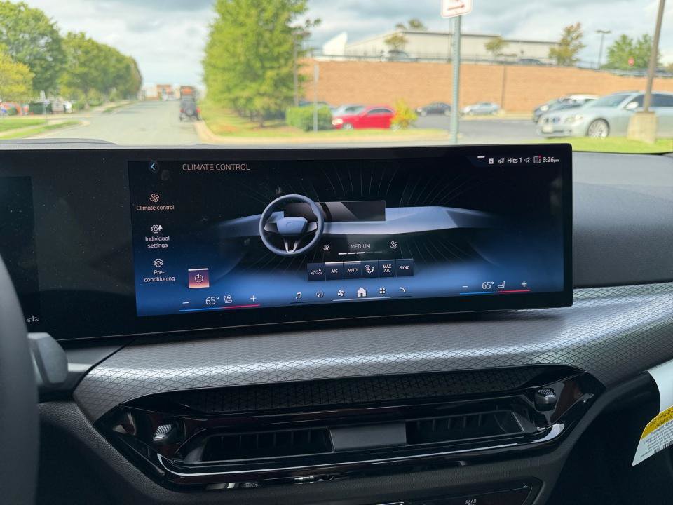New 2026 BMW 330i xDrive Sedan w/ M Sport Package AWD/4WD image 18