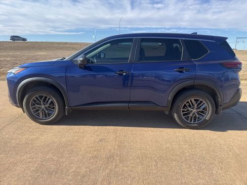 Used 2021 Nissan Rogue S image 2