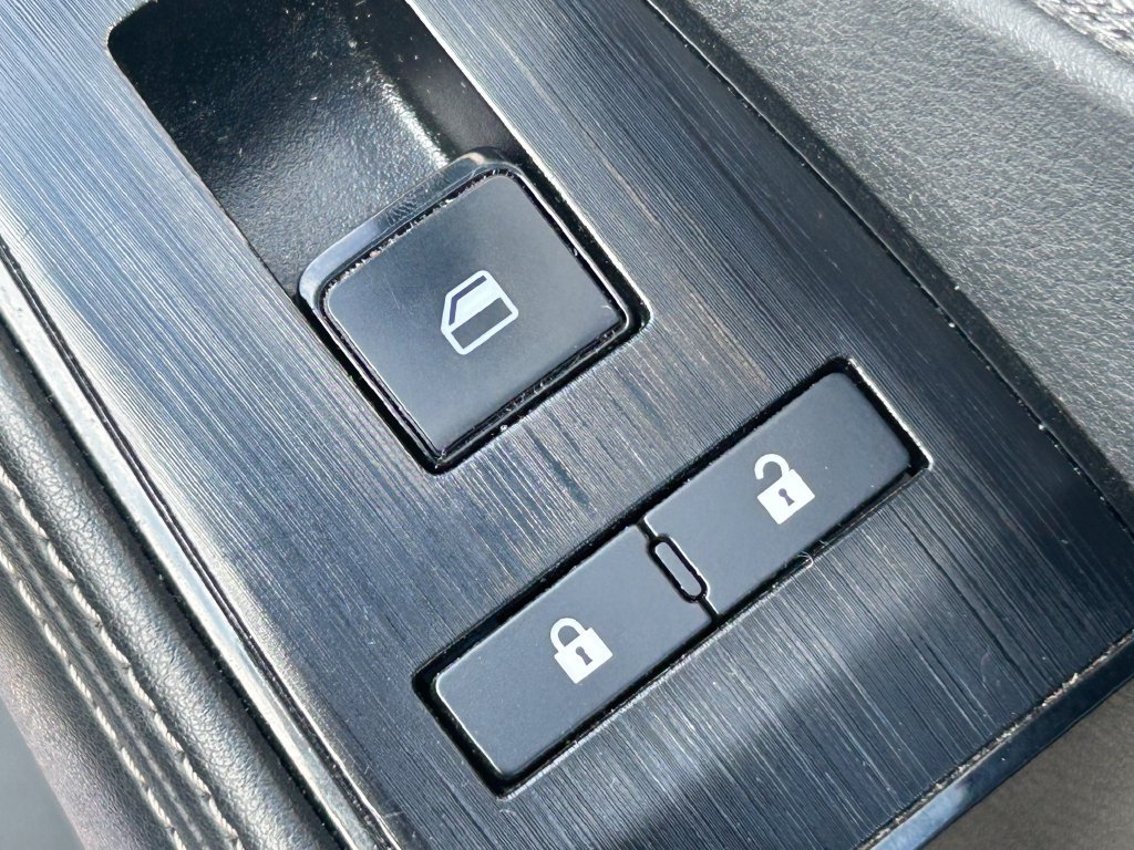 Used 2022 Nissan Rogue SV AWD/4WD image 33