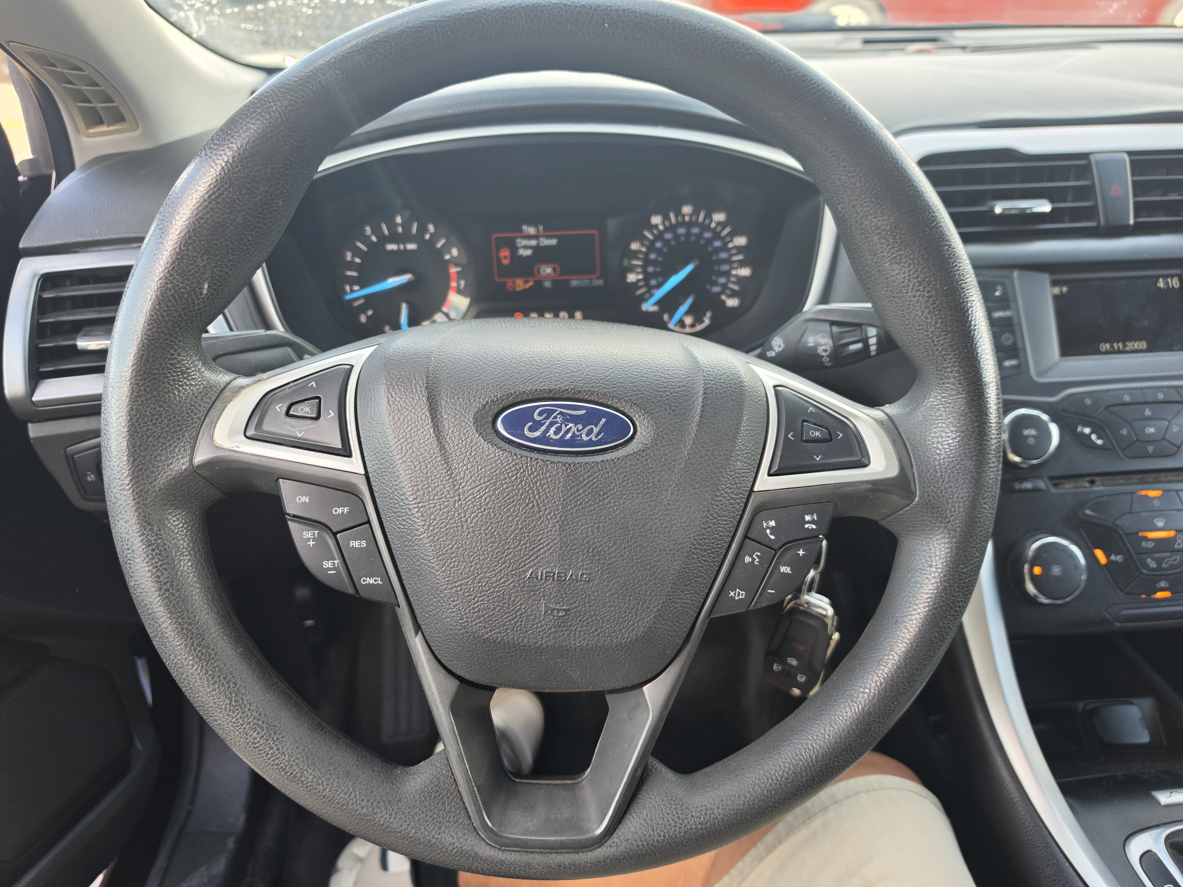 Used 2015 Ford Fusion SE FWD image 14