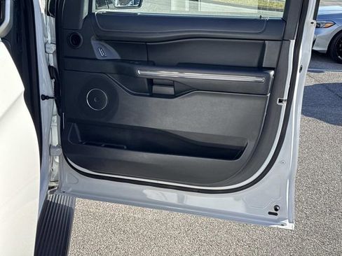Used 2024 Ford Expedition XLT image 10