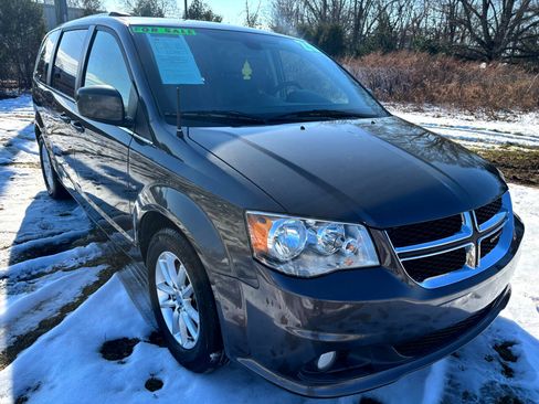 Used 2020 Dodge Grand Caravan SXT image 3