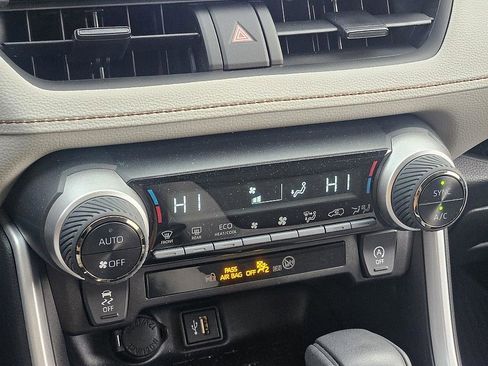 Used 2025 Toyota RAV4 XLE image 24