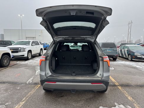 Used 2025 Chevrolet Equinox LT w/ Convenience Package II image 6