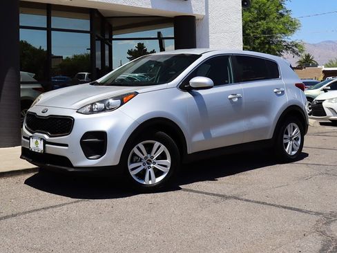 Used 2019 Kia Sportage LX FWD image 2