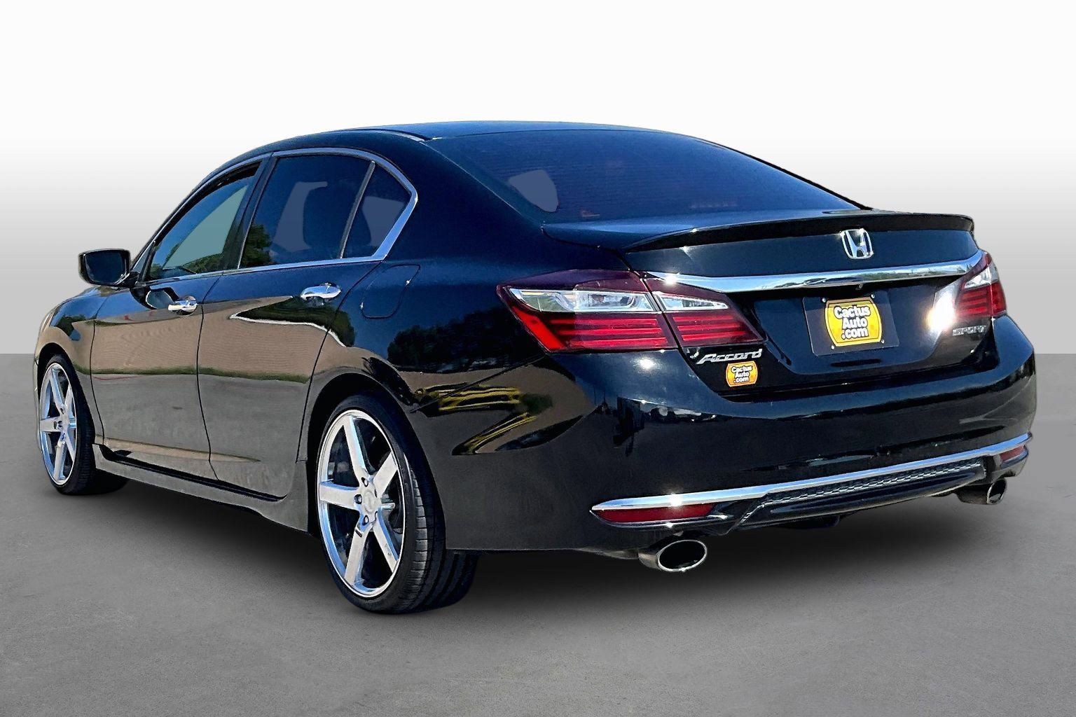 Used 2017 Honda Accord Sport image 11