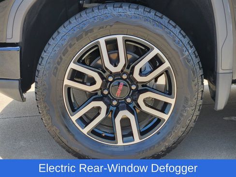 Used 2024 GMC Sierra 1500 AT4 w/ Technology Package AWD/4WD image 10