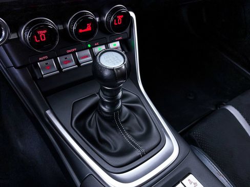 Used 2024 Toyota GR86 Premium RWD image 24