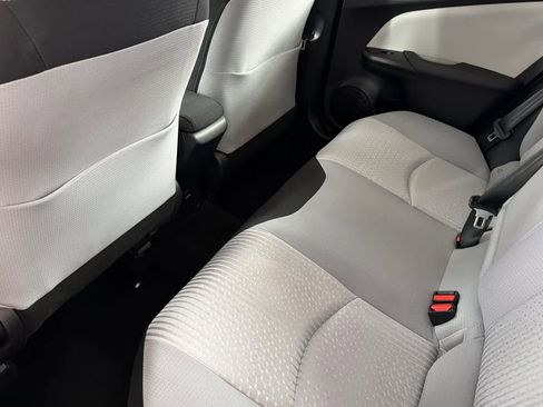 Used 2018 Toyota Prius Two image 4