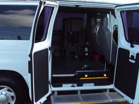 Used 2014 Ford E-250 and Econoline 250 Extended w/ Power Group RWD image 16