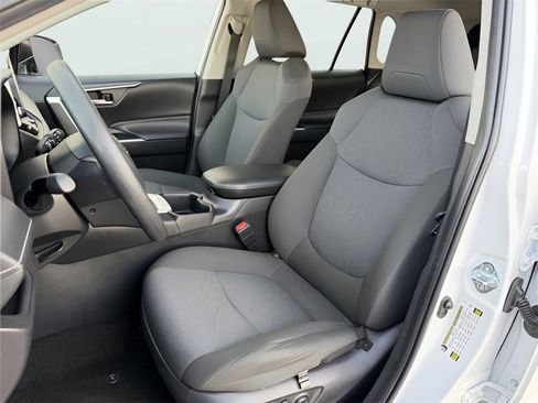 Used 2025 Toyota RAV4 XLE image 13