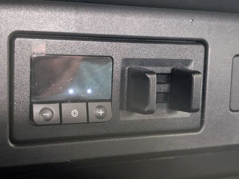 Used 2022 Nissan Titan Platinum Reserve w/ Moonroof Package AWD/4WD image 32