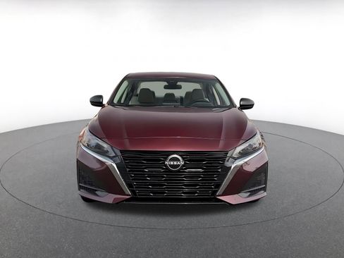 Used 2025 Nissan Altima 2.5 SV FWD image 3
