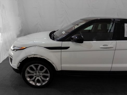 Used 2017 Land Rover Range Rover Evoque SE Premium image 3