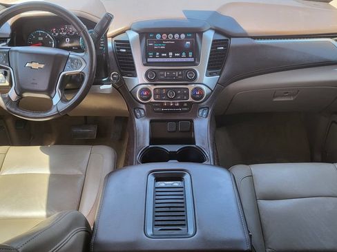 Used 2017 Chevrolet Suburban LT RWD image 5
