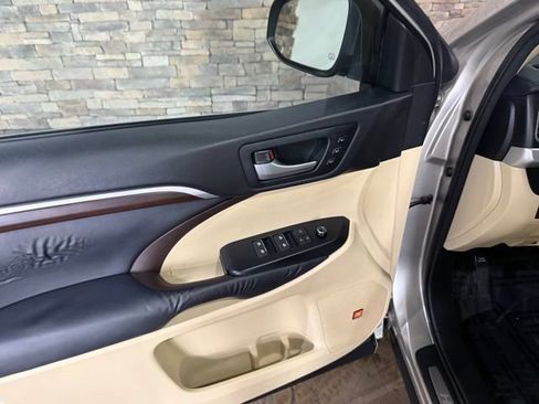 Used 2015 Toyota Highlander Limited w/ Driver Technology Package AWD/4WD image 10