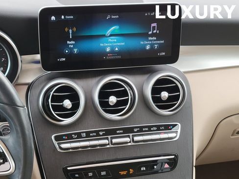 Used 2021 Mercedes-Benz GLC 300 4MATIC image 16
