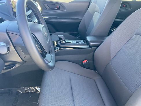 Certified 2025 Toyota Prius LE image 21