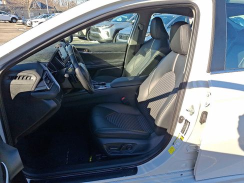 Used 2024 Toyota Camry SE image 16