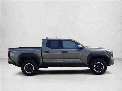 Certified 2025 Toyota Tacoma TRD Off-Road AWD/4WD image 4